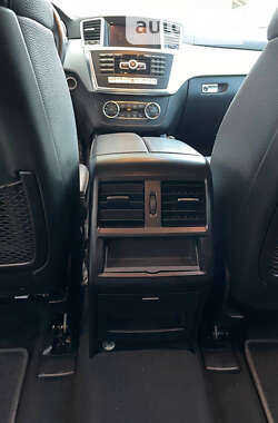 Внедорожник / Кроссовер Mercedes-Benz M-Class 2011 в Хусте