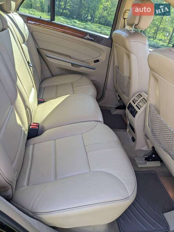 Позашляховик / Кросовер Mercedes-Benz M-Class 2011 в Чернівцях
