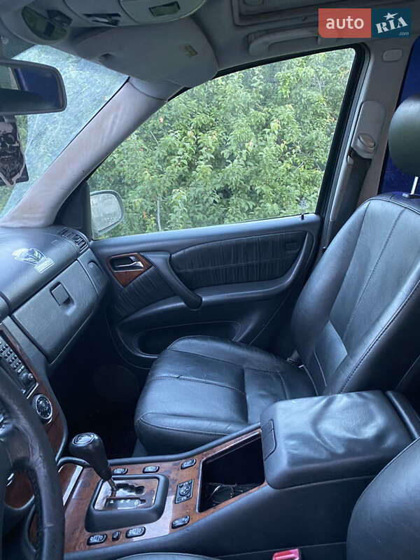 Позашляховик / Кросовер Mercedes-Benz M-Class 2002 в Покровську