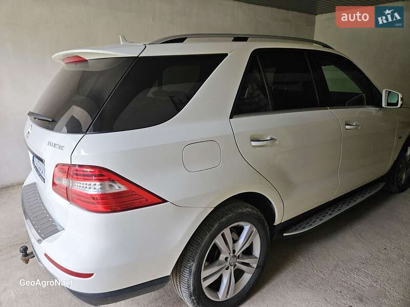 Внедорожник / Кроссовер Mercedes-Benz M-Class 2012 в Черновцах