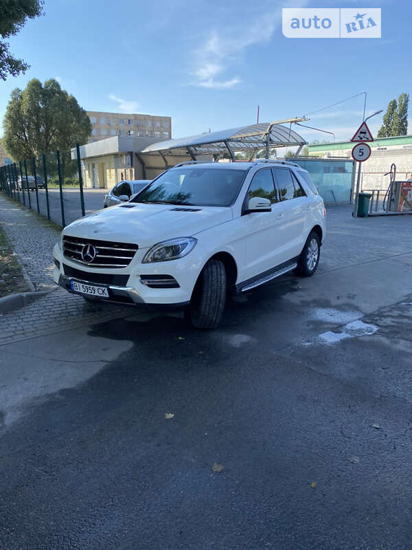 Позашляховик / Кросовер Mercedes-Benz M-Class 2013 в Горішніх Плавнях