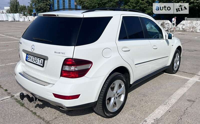 Позашляховик / Кросовер Mercedes-Benz M-Class 2011 в Одесі