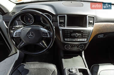 Внедорожник / Кроссовер Mercedes-Benz M-Class 2011 в 