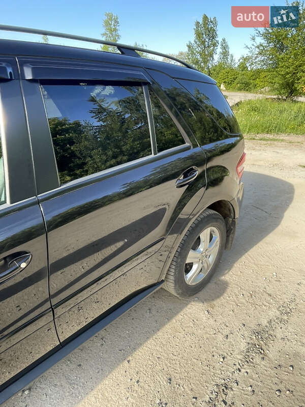 Внедорожник / Кроссовер Mercedes-Benz M-Class 2009 в Козове