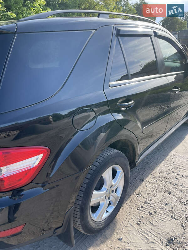 Внедорожник / Кроссовер Mercedes-Benz M-Class 2009 в Козове
