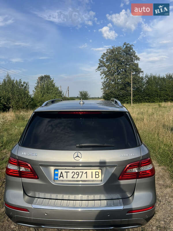 Позашляховик / Кросовер Mercedes-Benz M-Class 2012 в Коломиї