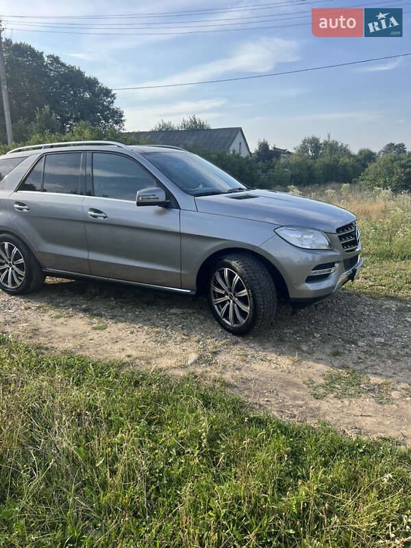 Позашляховик / Кросовер Mercedes-Benz M-Class 2012 в Коломиї