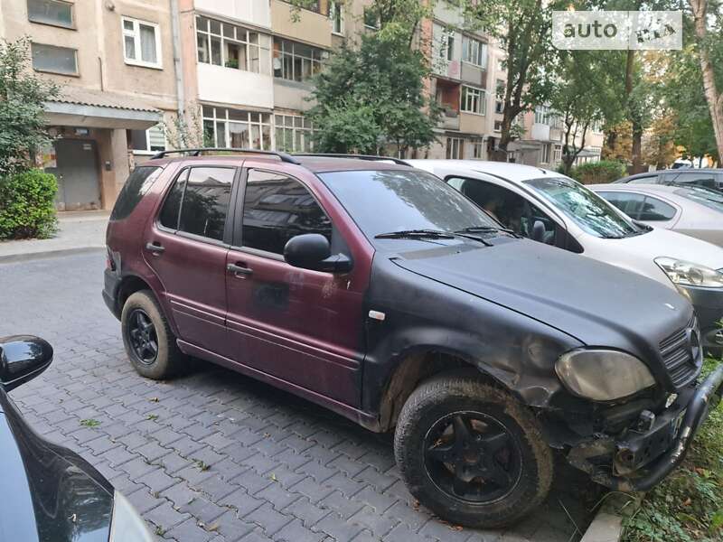 Внедорожник / Кроссовер Mercedes-Benz M-Class 1998 в Лимане