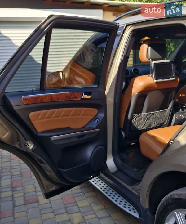 Позашляховик / Кросовер Mercedes-Benz M-Class 2010 в Дніпрі