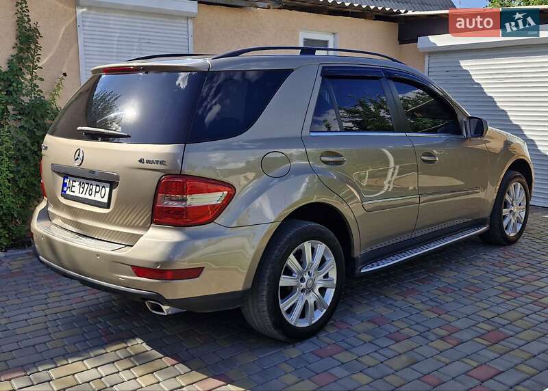 Позашляховик / Кросовер Mercedes-Benz M-Class 2010 в Дніпрі