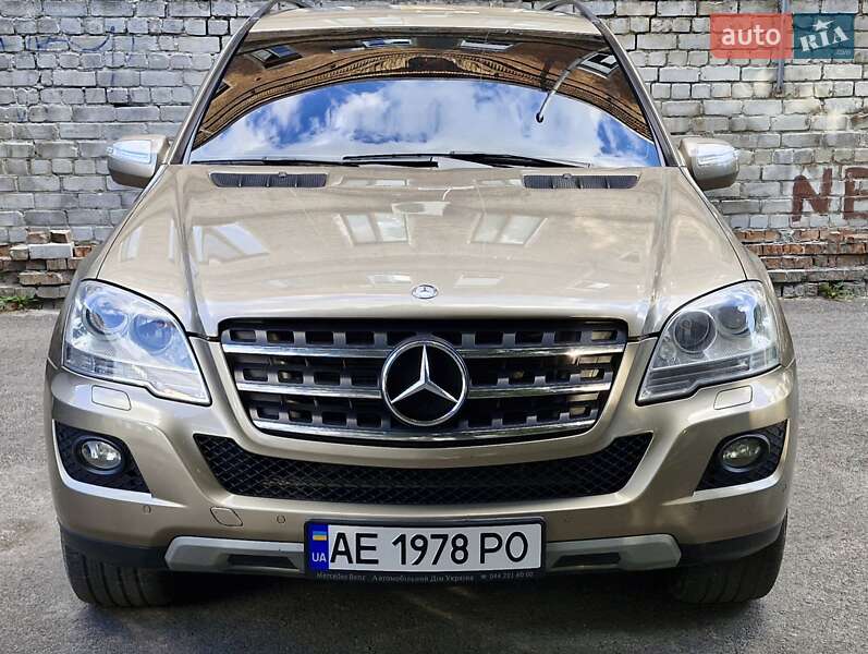 Позашляховик / Кросовер Mercedes-Benz M-Class 2010 в Дніпрі