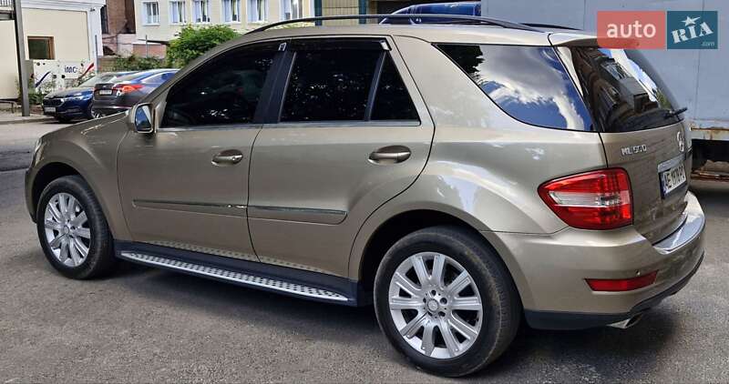 Позашляховик / Кросовер Mercedes-Benz M-Class 2010 в Дніпрі