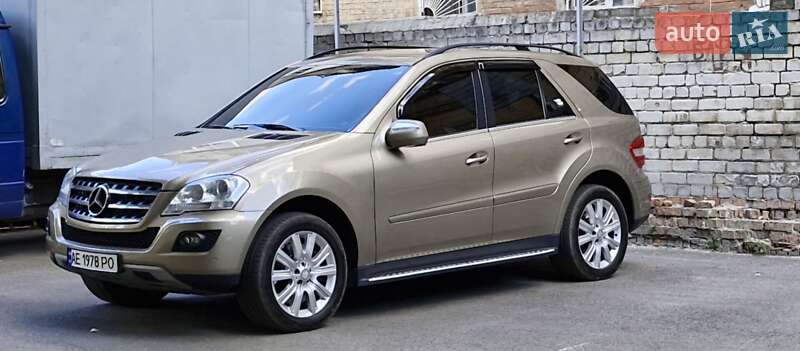 Позашляховик / Кросовер Mercedes-Benz M-Class 2010 в Дніпрі