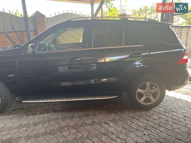 Внедорожник / Кроссовер Mercedes-Benz M-Class 2012 в Киеве