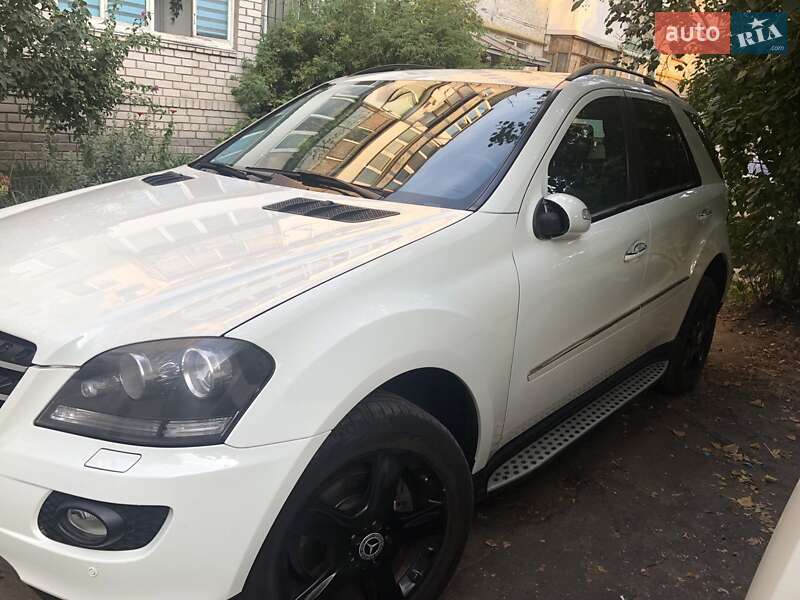 Позашляховик / Кросовер Mercedes-Benz M-Class 2008 в Житомирі