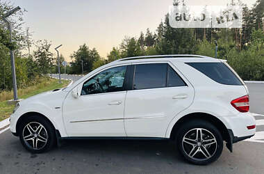 Внедорожник / Кроссовер Mercedes-Benz M-Class 2010 в Киеве