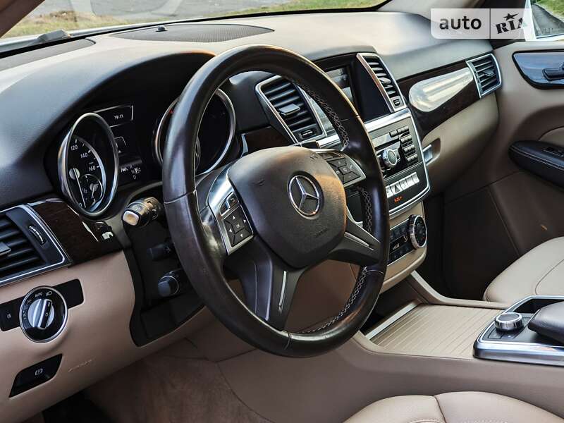 Внедорожник / Кроссовер Mercedes-Benz M-Class 2013 в Ровно