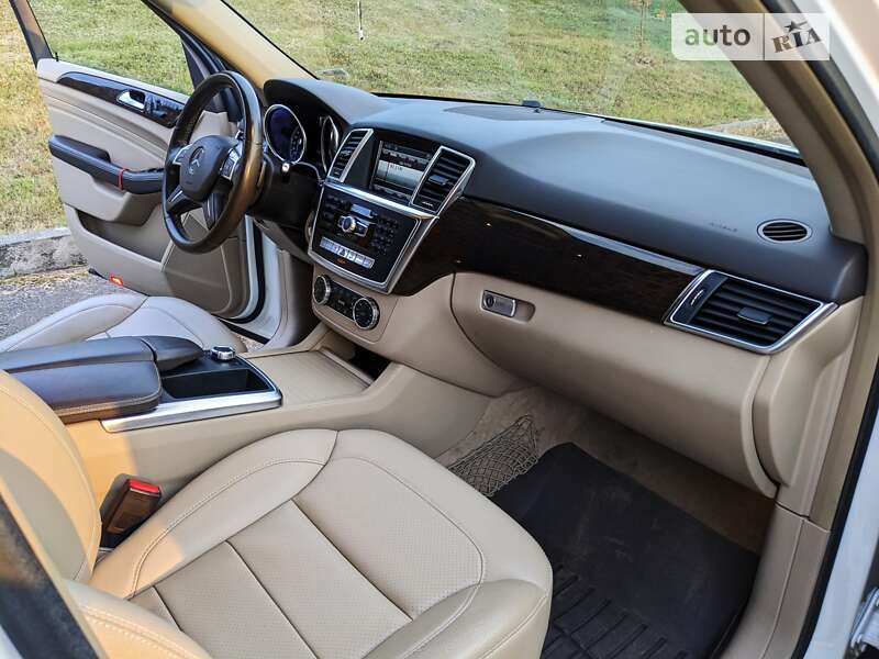 Внедорожник / Кроссовер Mercedes-Benz M-Class 2013 в Ровно