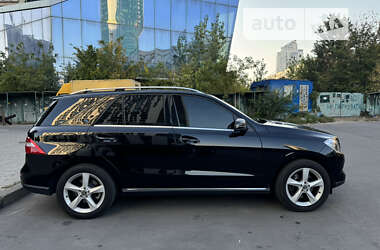 Внедорожник / Кроссовер Mercedes-Benz M-Class 2012 в Киеве