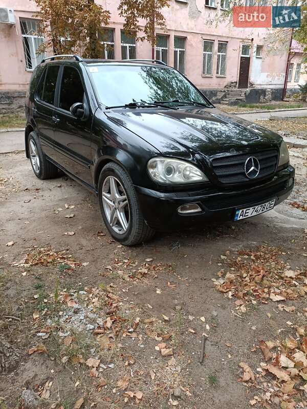 Mercedes-Benz M-Class 2005