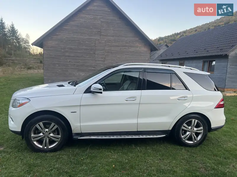 Позашляховик / Кросовер Mercedes-Benz M-Class 2011 в 