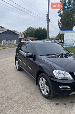Внедорожник / Кроссовер Mercedes-Benz M-Class 2011 в 