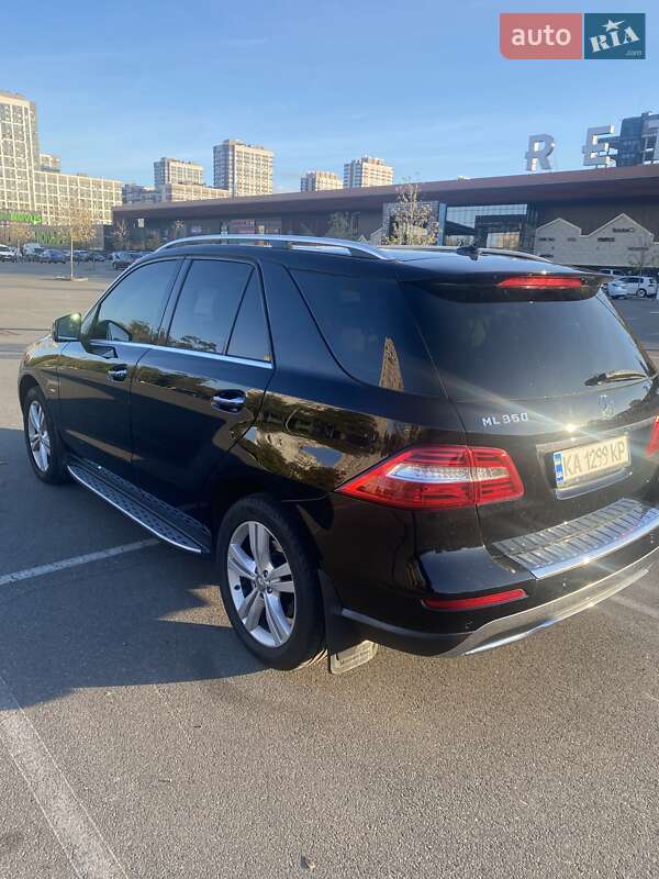 Внедорожник / Кроссовер Mercedes-Benz M-Class 2011 в Киеве