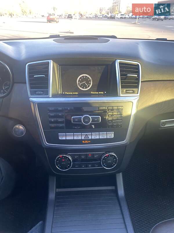 Внедорожник / Кроссовер Mercedes-Benz M-Class 2011 в Киеве