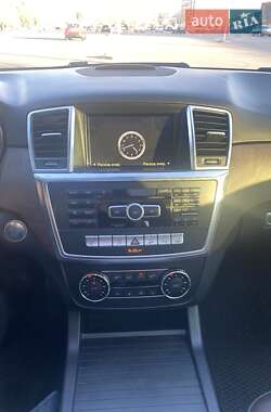 Внедорожник / Кроссовер Mercedes-Benz M-Class 2011 в 