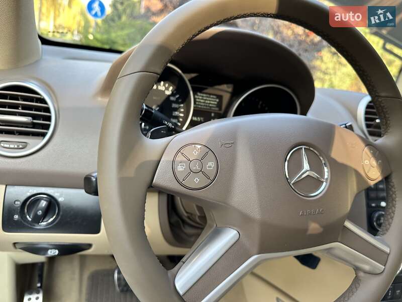 Внедорожник / Кроссовер Mercedes-Benz M-Class 2010 в Киеве