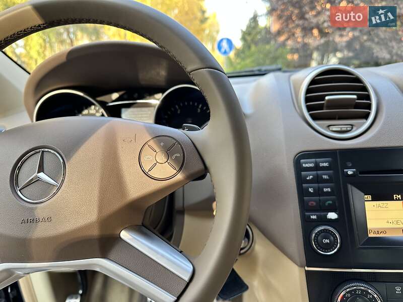 Внедорожник / Кроссовер Mercedes-Benz M-Class 2010 в Киеве