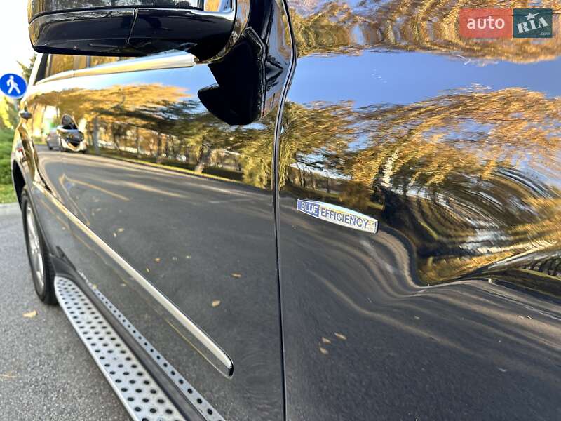Внедорожник / Кроссовер Mercedes-Benz M-Class 2010 в Киеве