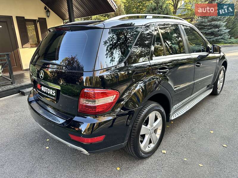 Внедорожник / Кроссовер Mercedes-Benz M-Class 2010 в Киеве