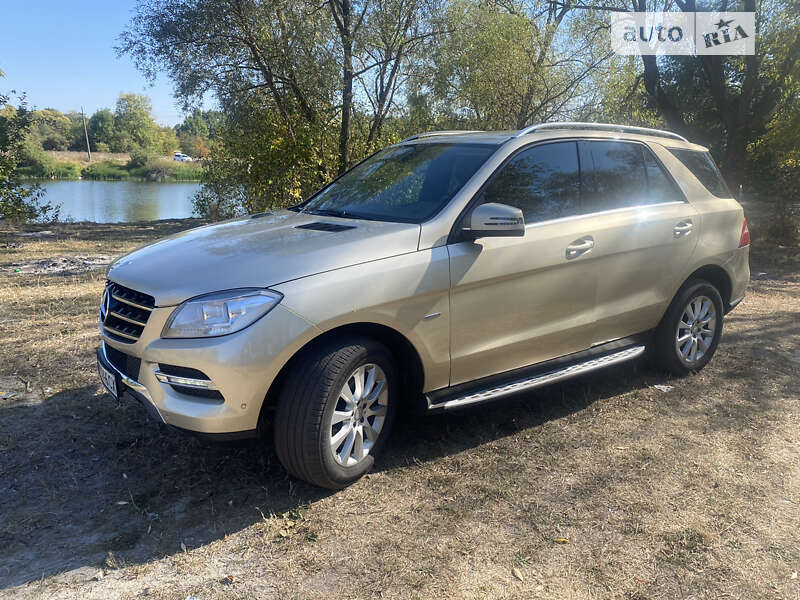 Позашляховик / Кросовер Mercedes-Benz M-Class 2011 в Конотопі