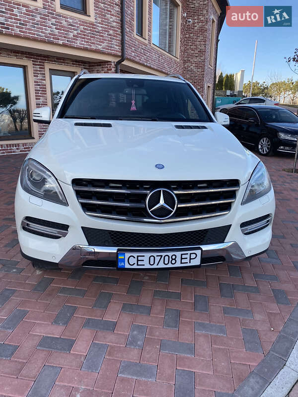 Внедорожник / Кроссовер Mercedes-Benz M-Class 2012 в Черновцах