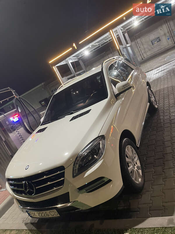 Позашляховик / Кросовер Mercedes-Benz M-Class 2013 в Києві