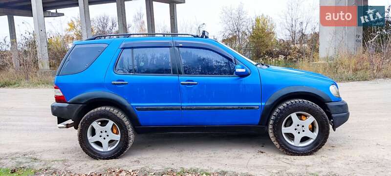 Внедорожник / Кроссовер Mercedes-Benz M-Class 2002 в Смеле