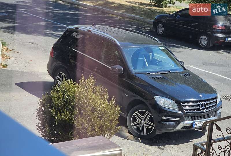 Внедорожник / Кроссовер Mercedes-Benz M-Class 2012 в Николаеве