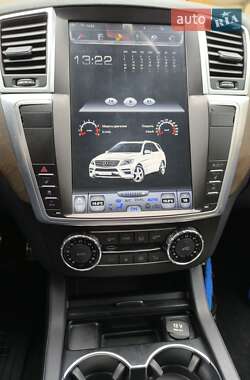 Позашляховик / Кросовер Mercedes-Benz M-Class 2013 в 