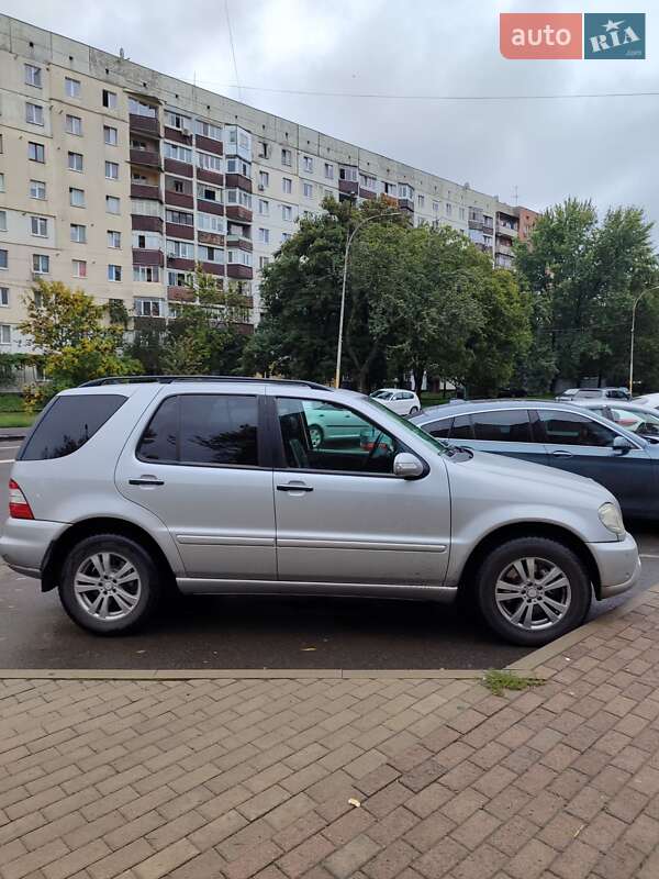 Mercedes-Benz M-Class 2002