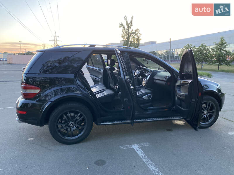 Внедорожник / Кроссовер Mercedes-Benz M-Class 2005 в Киеве