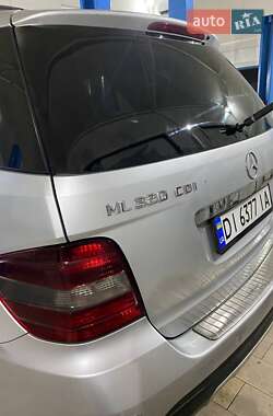Внедорожник / Кроссовер Mercedes-Benz M-Class 2005 в 
