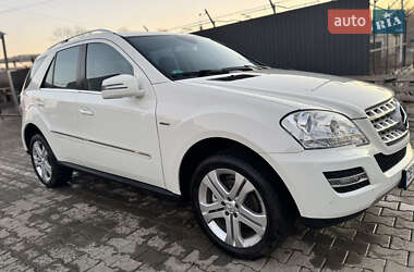 Внедорожник / Кроссовер Mercedes-Benz M-Class 2010 в Хотине