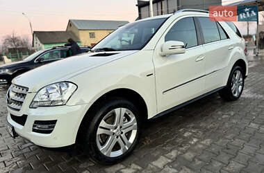 Внедорожник / Кроссовер Mercedes-Benz M-Class 2010 в Хотине