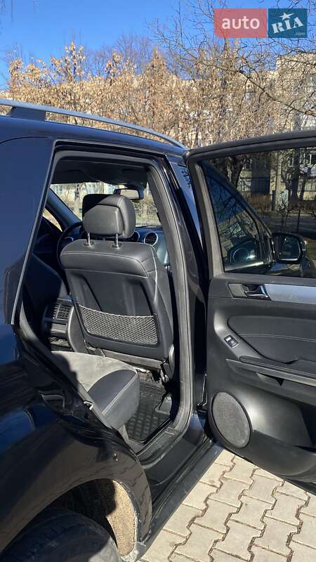 Внедорожник / Кроссовер Mercedes-Benz M-Class 2010 в Черновцах
