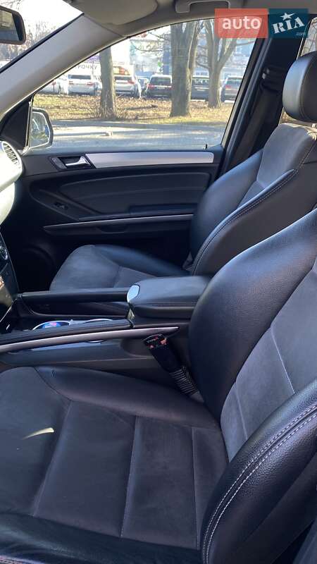 Внедорожник / Кроссовер Mercedes-Benz M-Class 2010 в Черновцах
