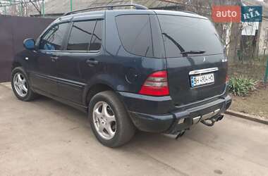 Позашляховик / Кросовер Mercedes-Benz M-Class 1999 в 