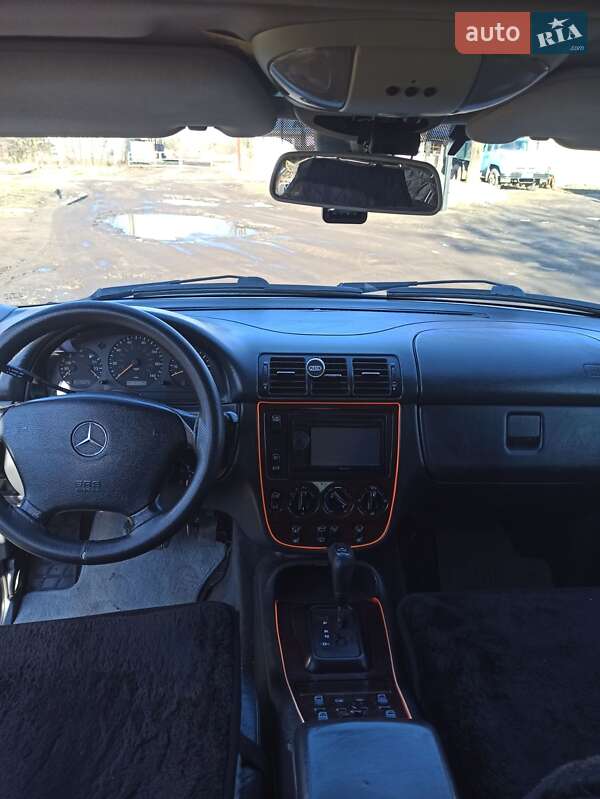 Внедорожник / Кроссовер Mercedes-Benz M-Class 2001 в Сокале