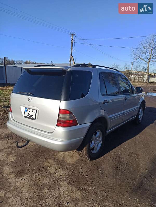 Внедорожник / Кроссовер Mercedes-Benz M-Class 2001 в Сокале