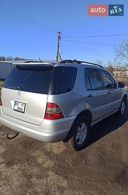 Внедорожник / Кроссовер Mercedes-Benz M-Class 2001 в 